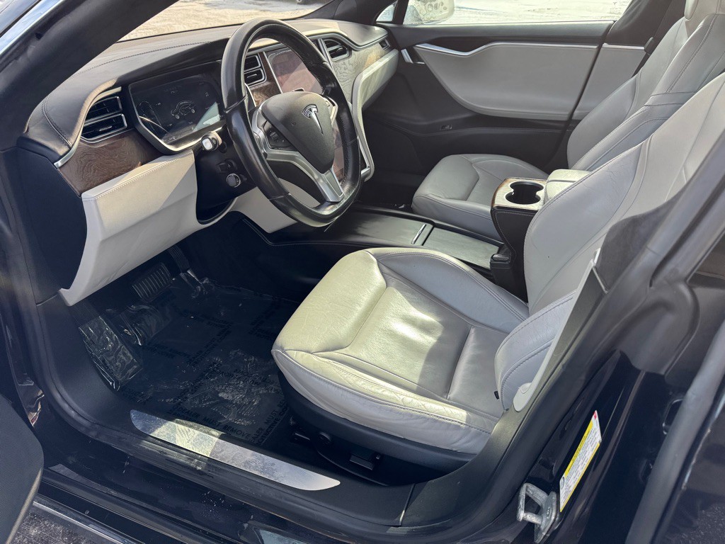 2016 Tesla Model S Image 15