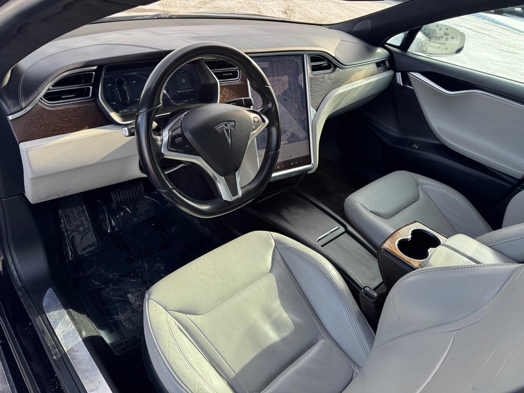 2016 Tesla Model S Image 16