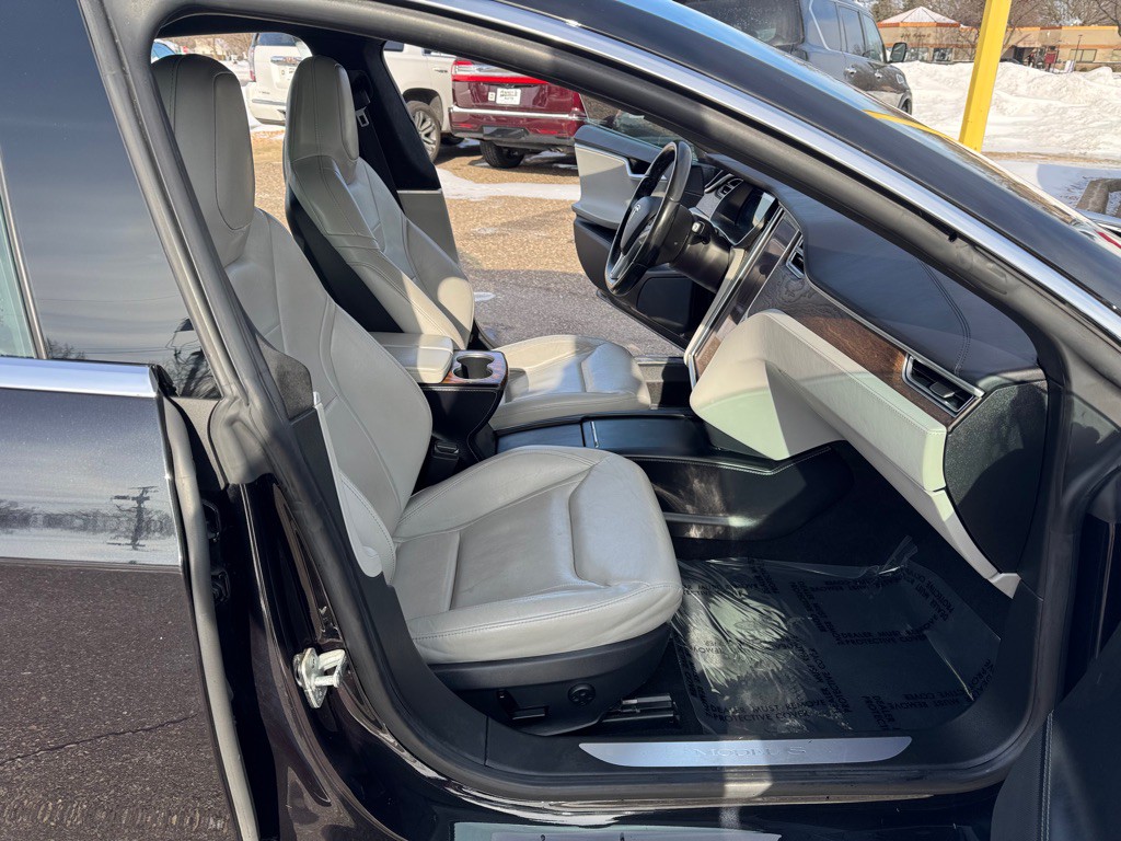 2016 Tesla Model S Image 25