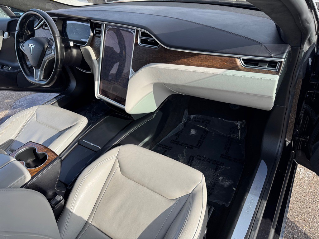 2016 Tesla Model S Image 27