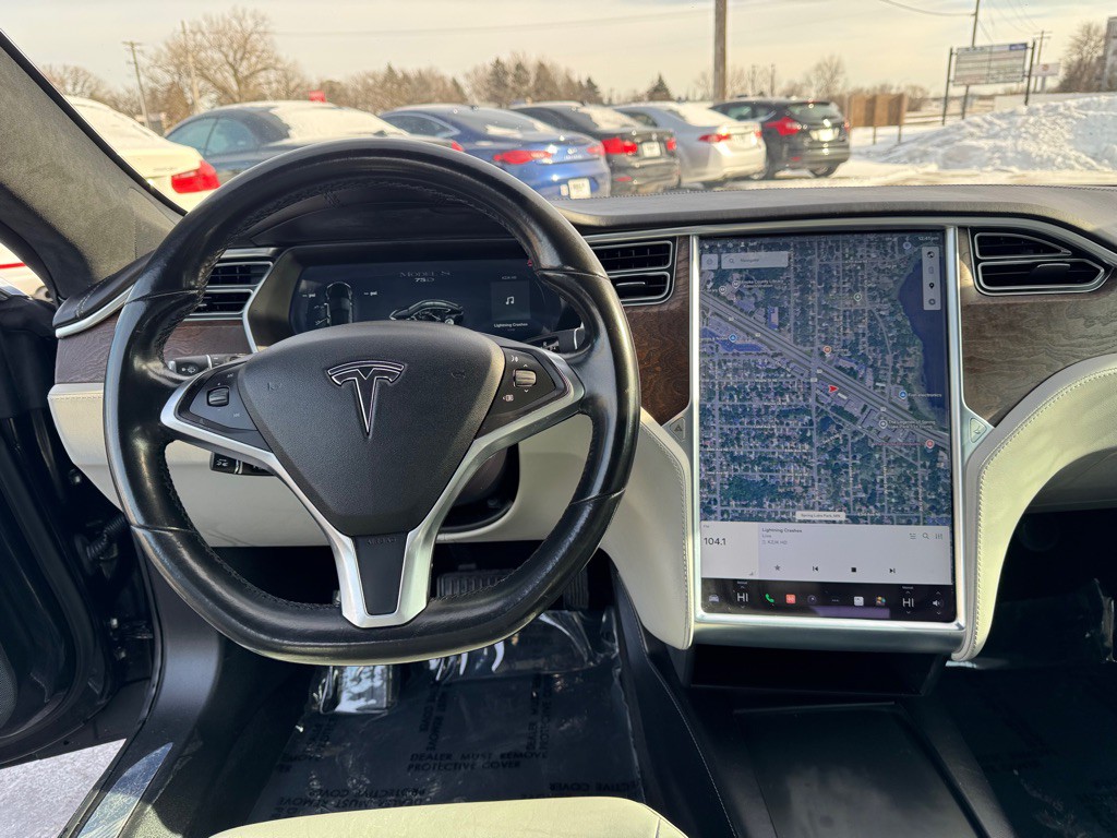 2016 Tesla Model S Image 30