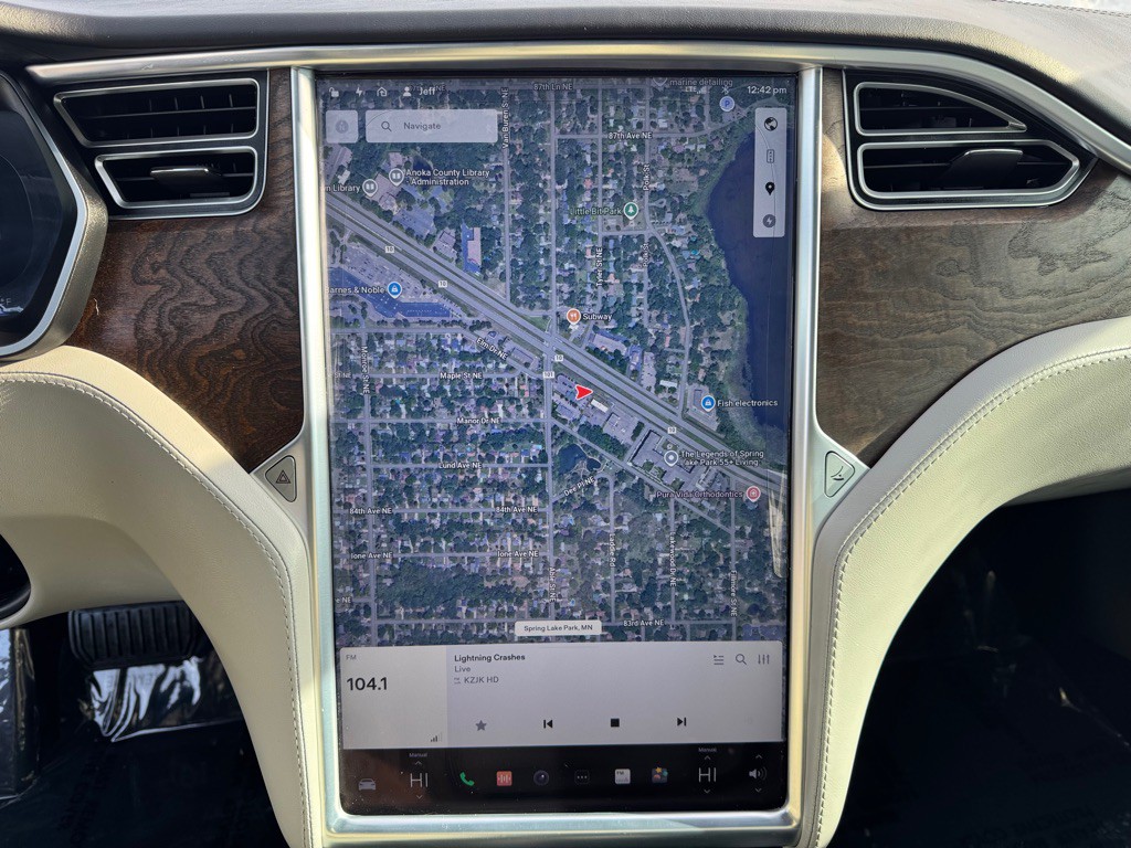 2016 Tesla Model S Image 35