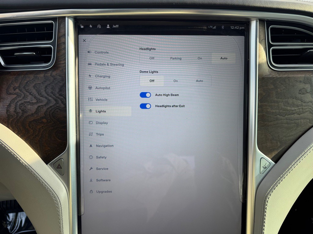 2016 Tesla Model S Image 41