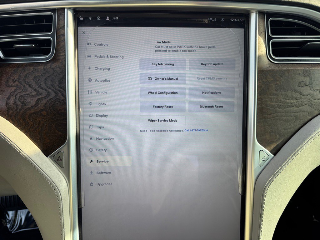 2016 Tesla Model S Image 46