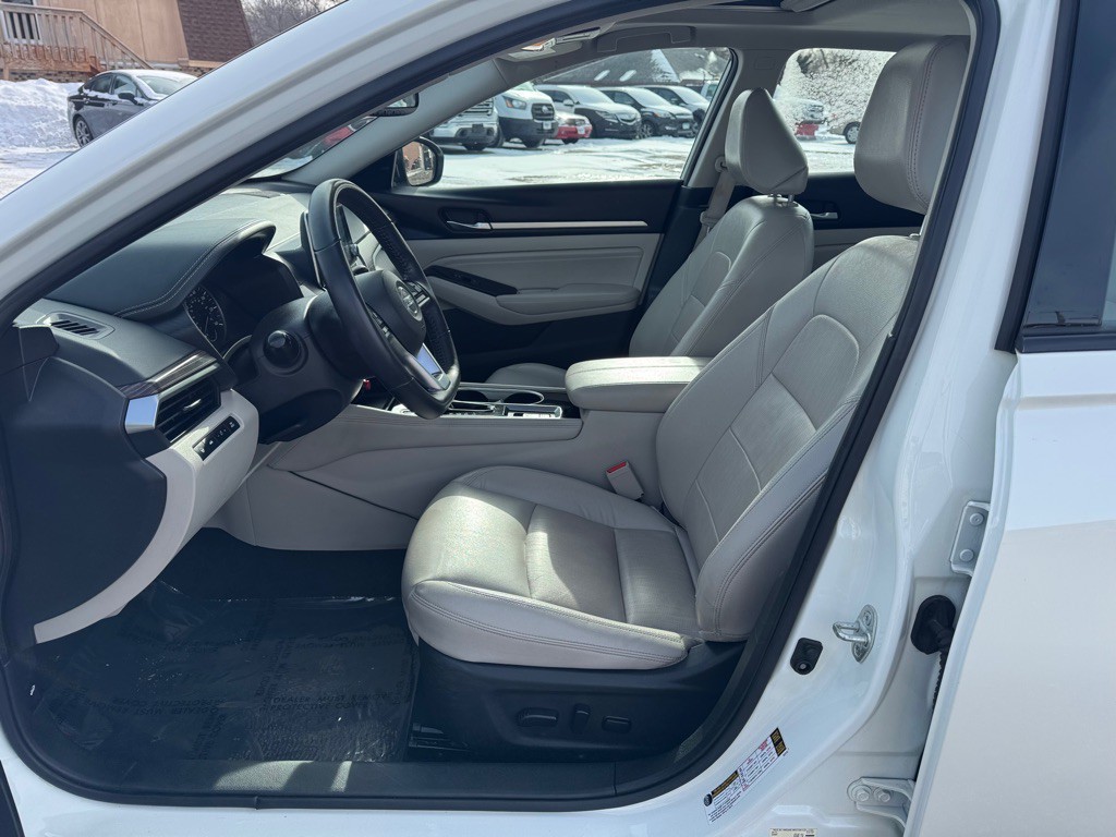 2020 Nissan Altima Image 14