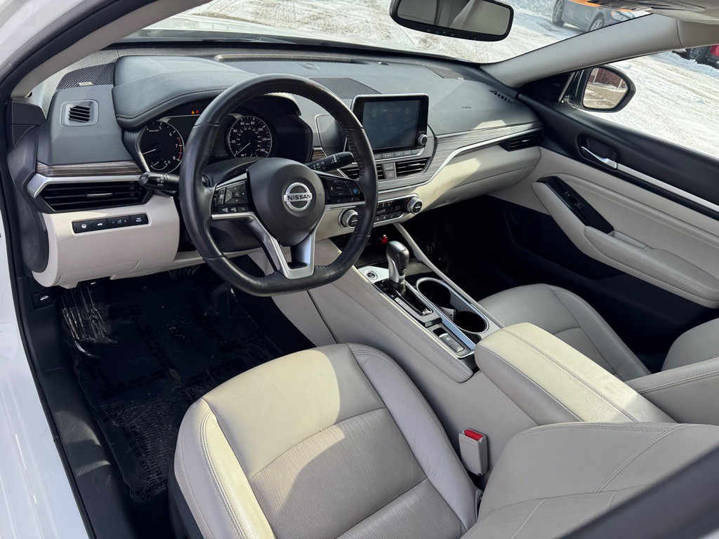 2020 Nissan Altima Image 16