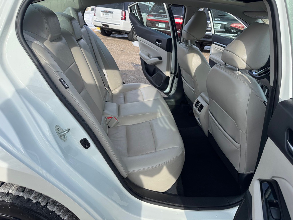 2020 Nissan Altima Image 21