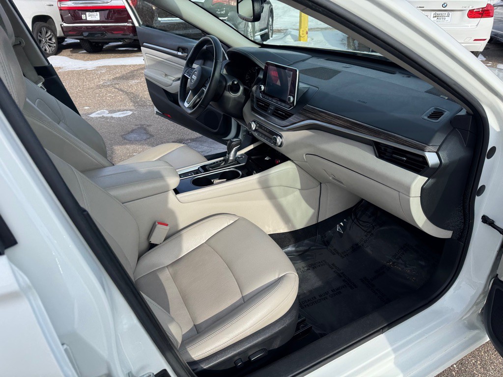 2020 Nissan Altima Image 25