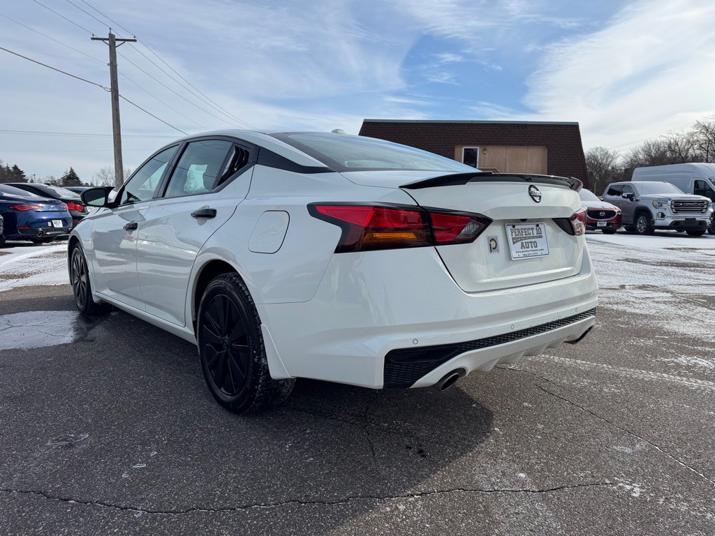 2020 Nissan Altima Image 8