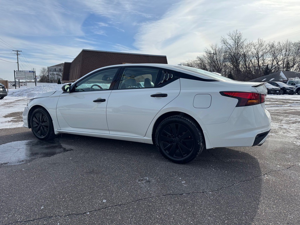 2020 Nissan Altima Image 9