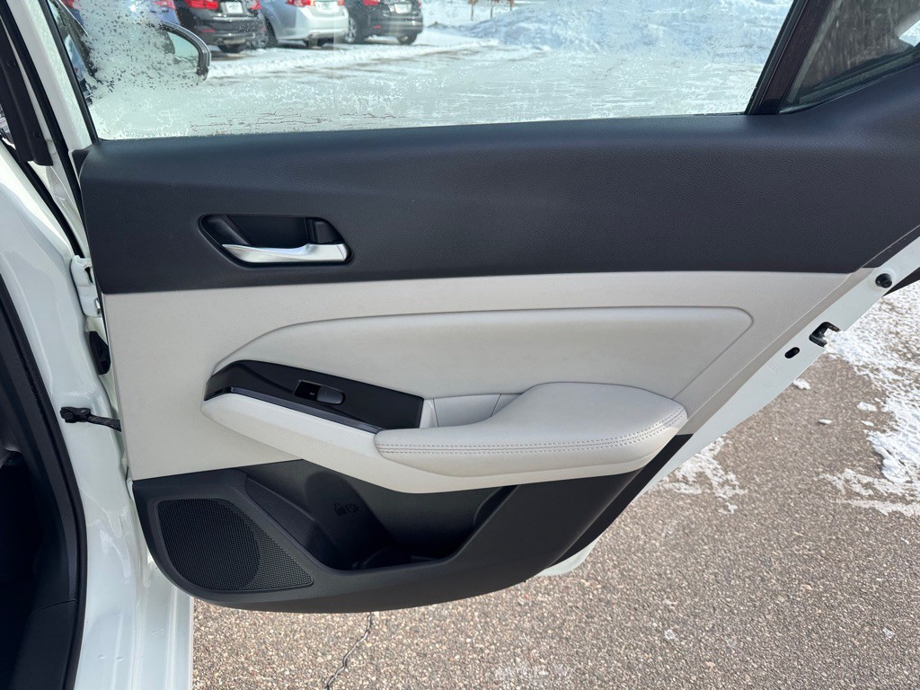 2020 Nissan Altima Image 24