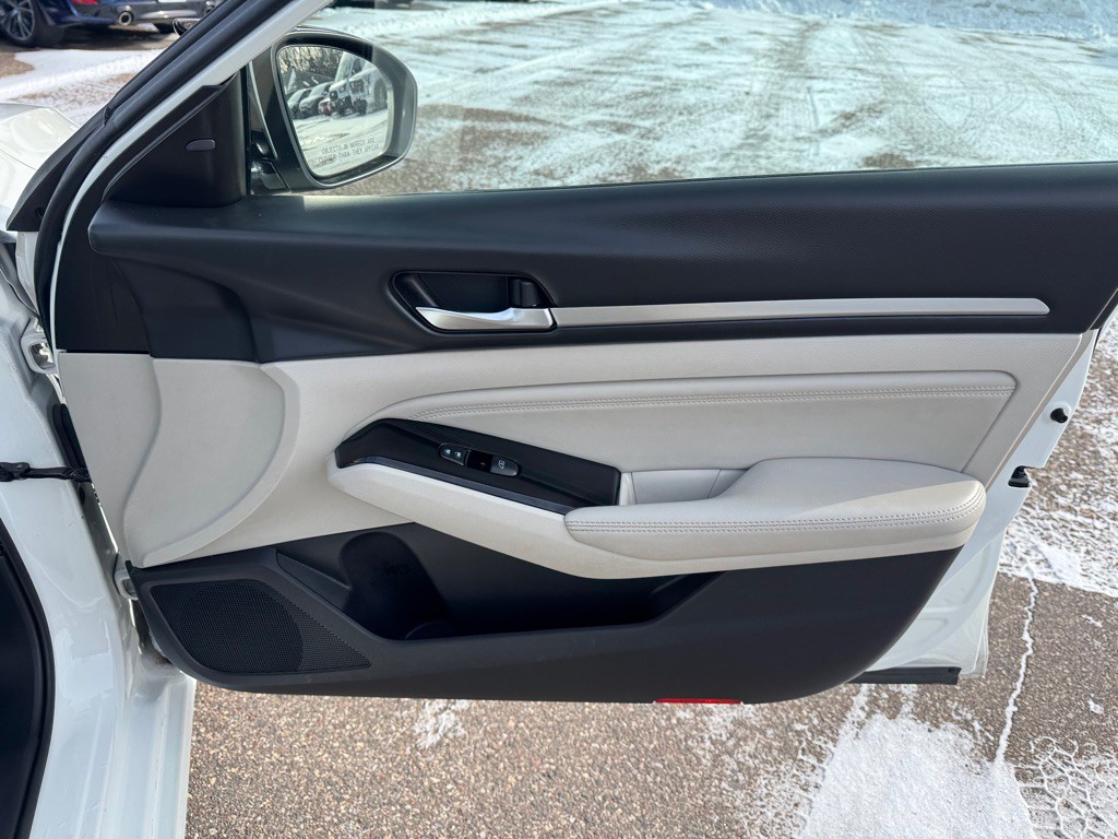 2020 Nissan Altima Image 28