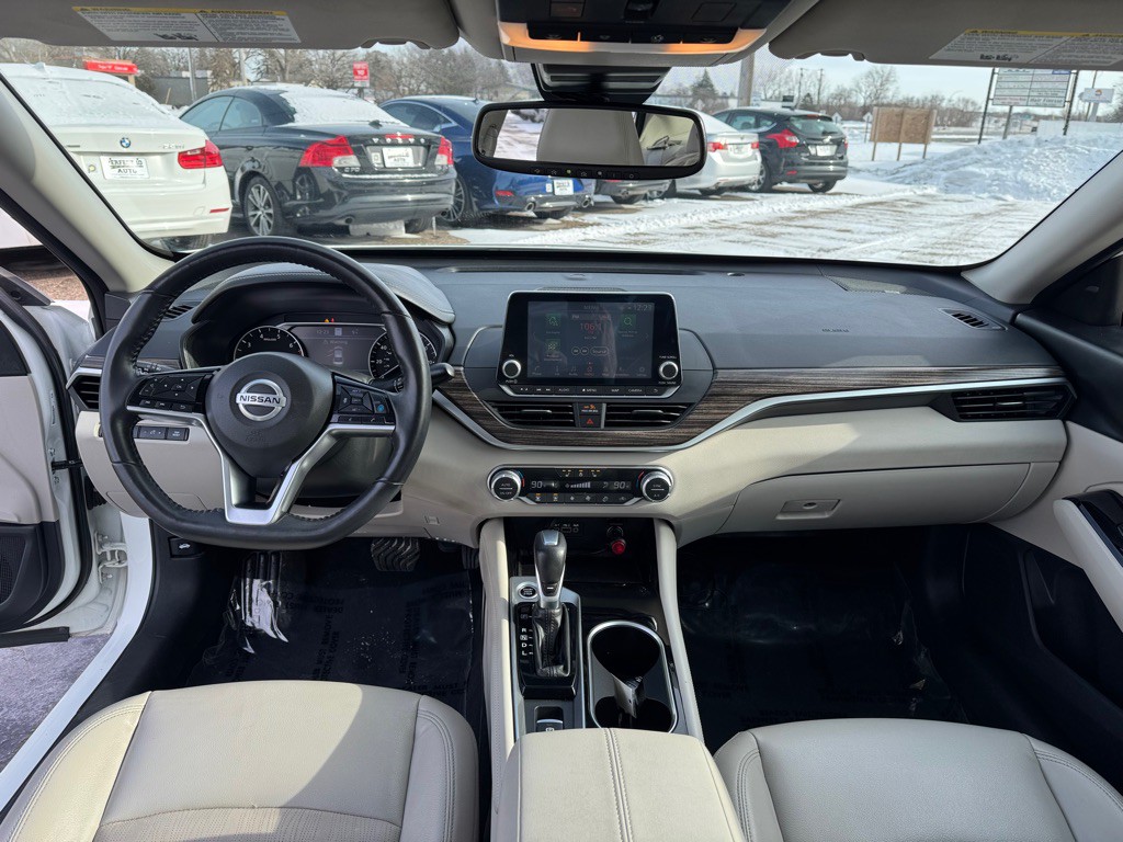 2020 Nissan Altima Image 30