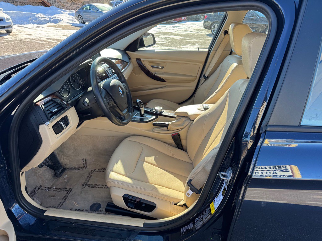 2014 BMW 3 Series Image 16