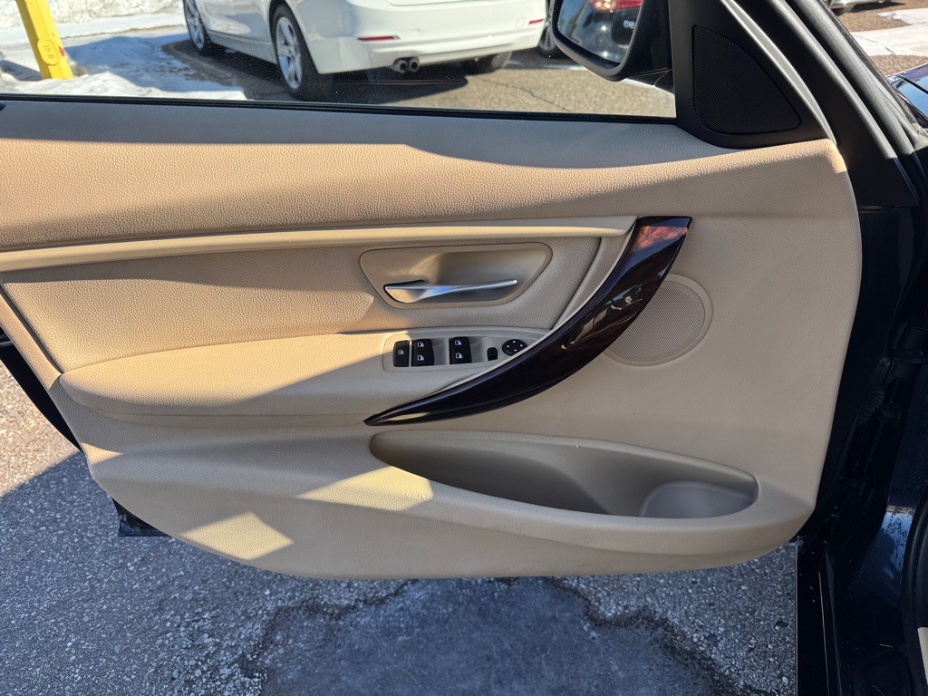 2014 BMW 3 Series Image 19