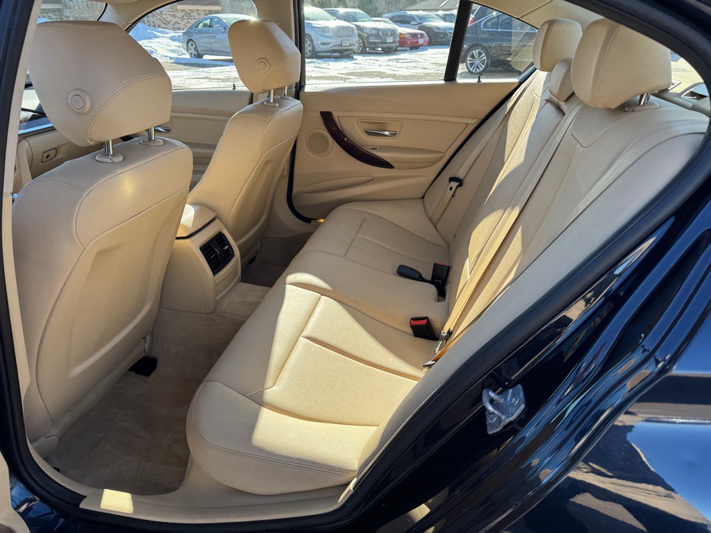 2014 BMW 3 Series Image 20