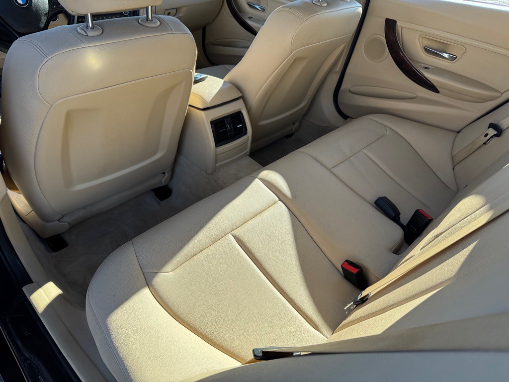 2014 BMW 3 Series Image 21