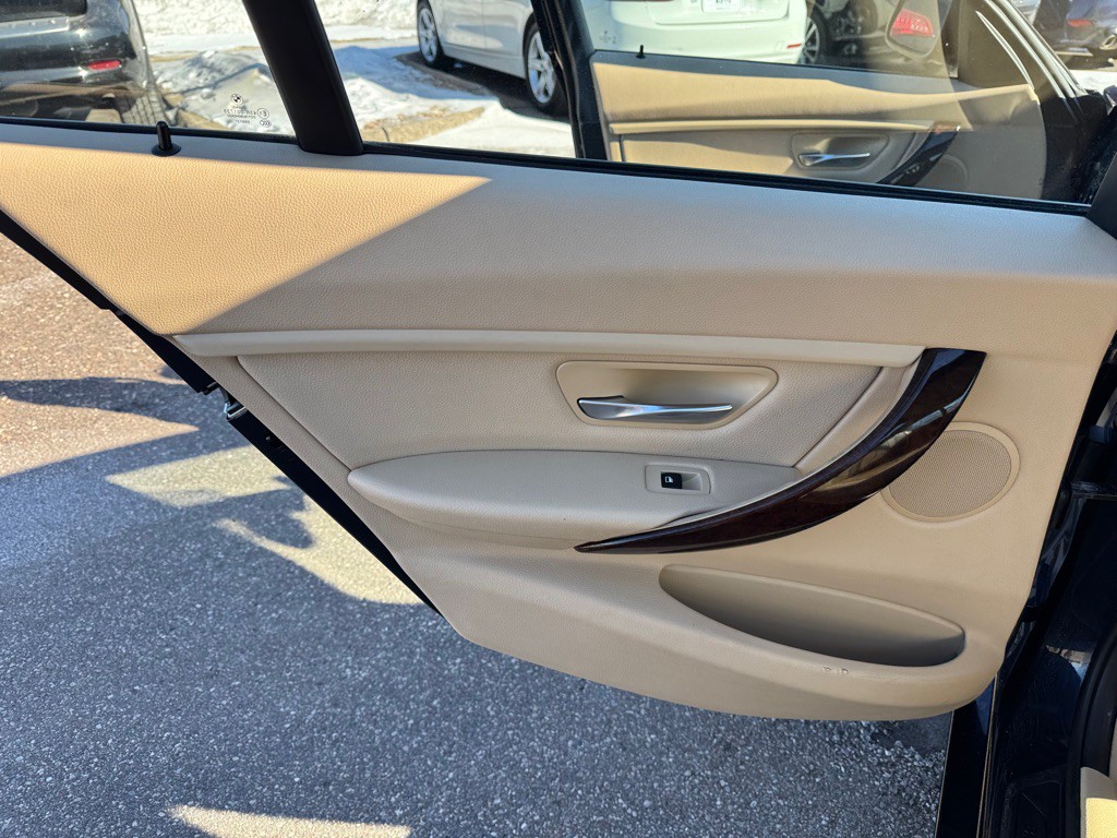 2014 BMW 3 Series Image 22