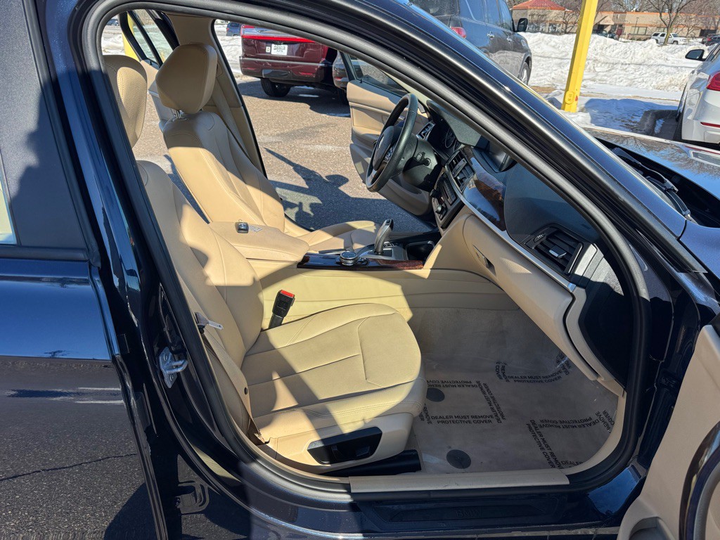 2014 BMW 3 Series Image 26