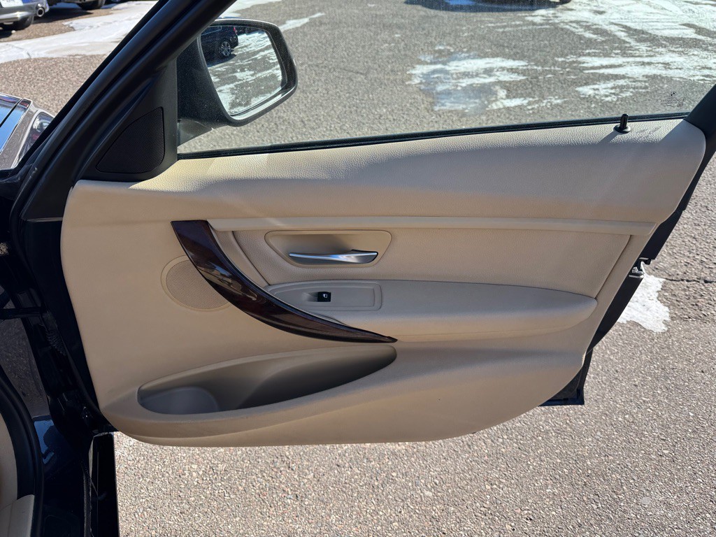 2014 BMW 3 Series Image 29
