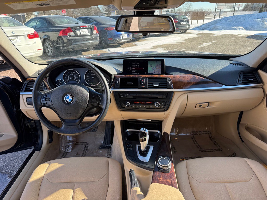 2014 BMW 3 Series Image 30