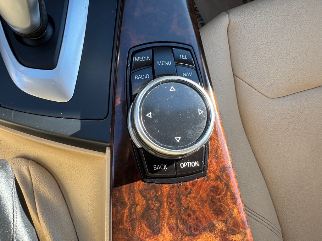 2014 BMW 3 Series Image 35