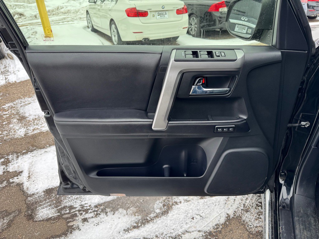 2016 Toyota 4Runner Image 18