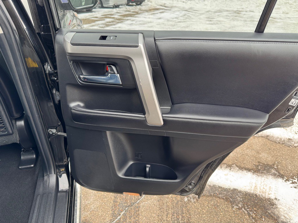 2016 Toyota 4Runner Image 27