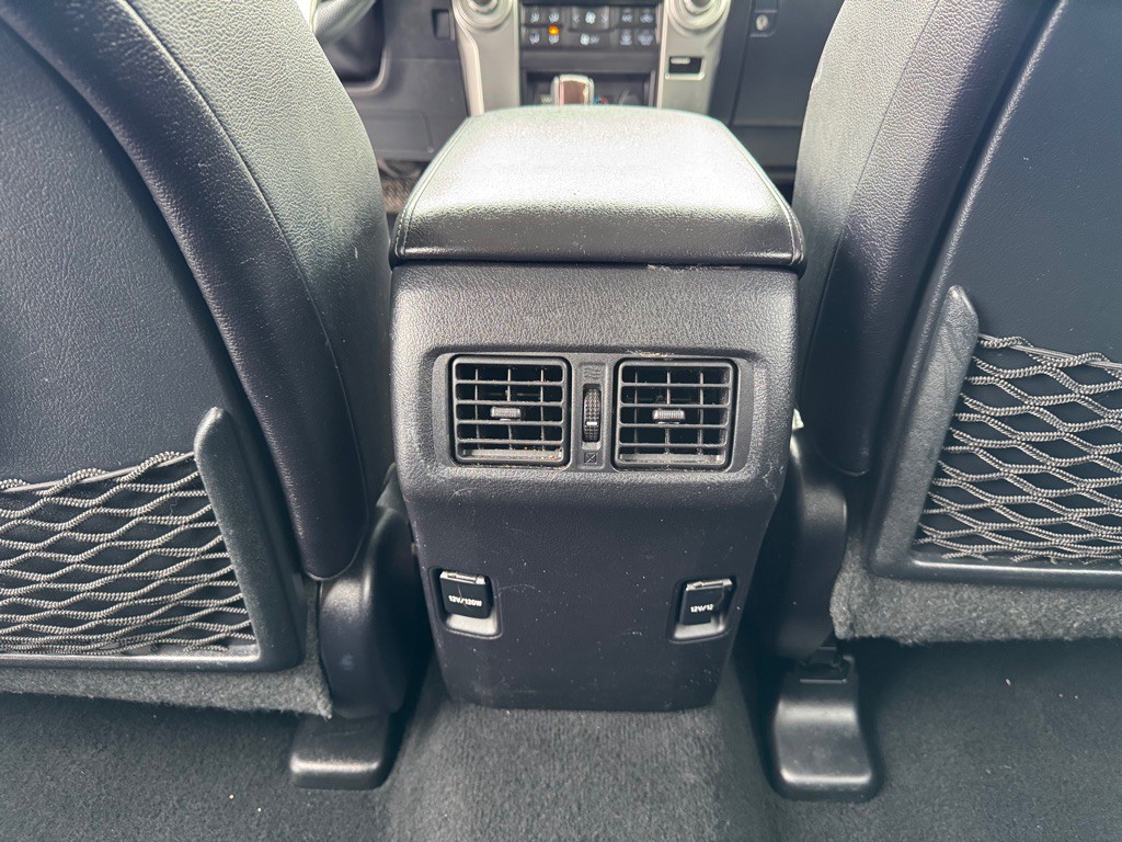 2016 Toyota 4Runner Image 32