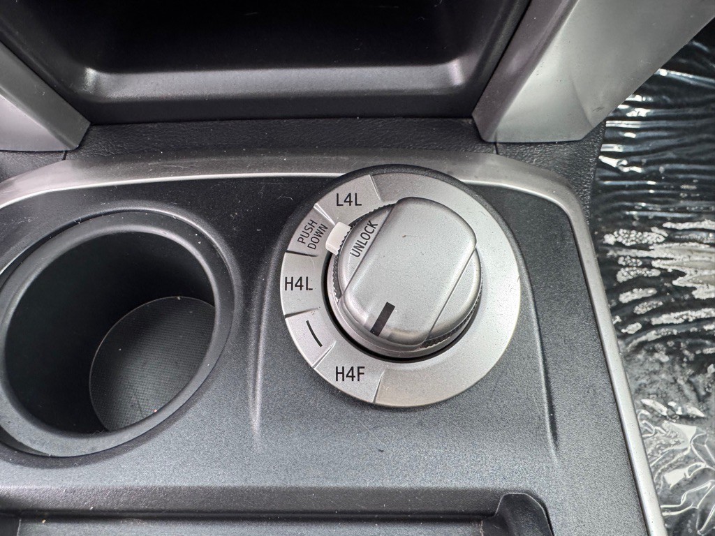 2016 Toyota 4Runner Image 38