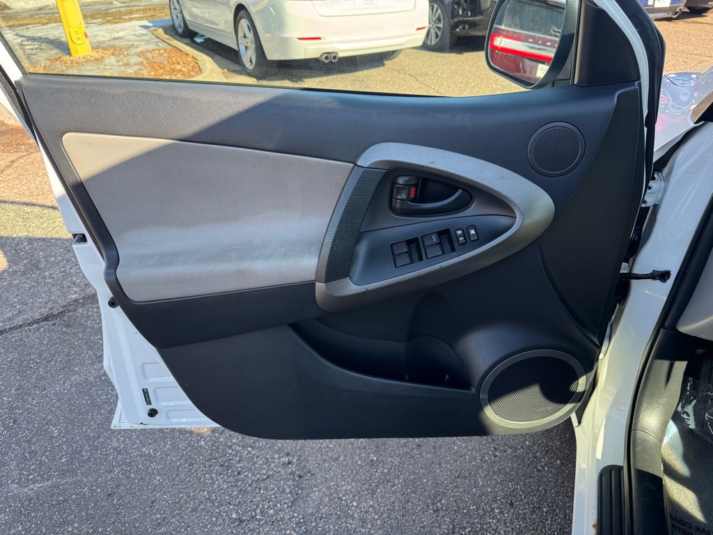 2011 Toyota Rav4 Image 16