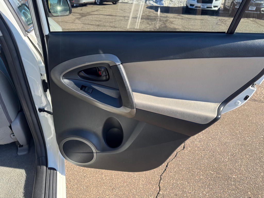 2011 Toyota Rav4 Image 24