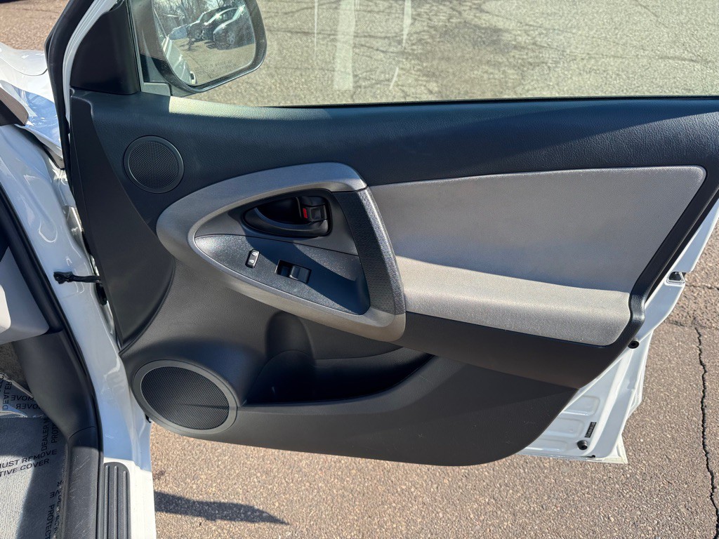 2011 Toyota Rav4 Image 28