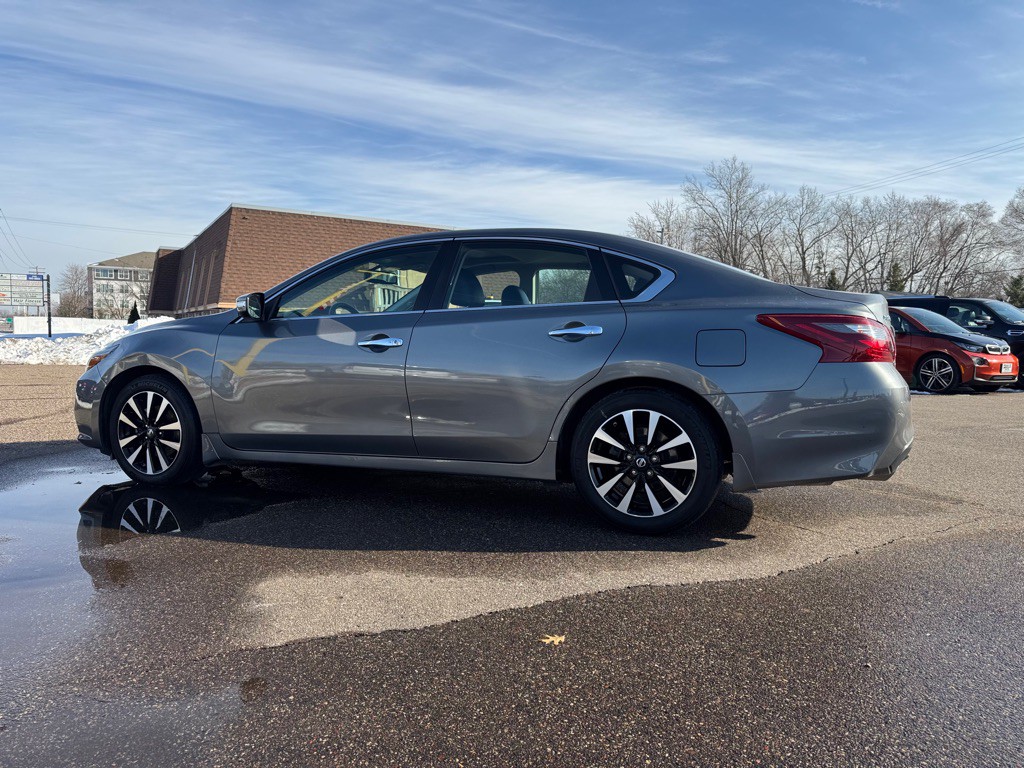 2018 Nissan Altima Image 8