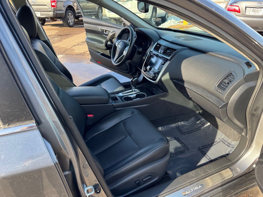 2018 Nissan Altima Image 28