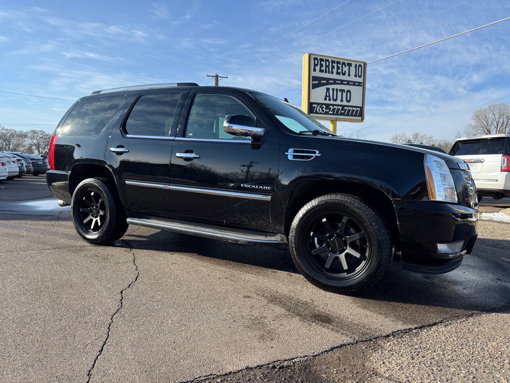 2011 Cadillac Escalade Image 2