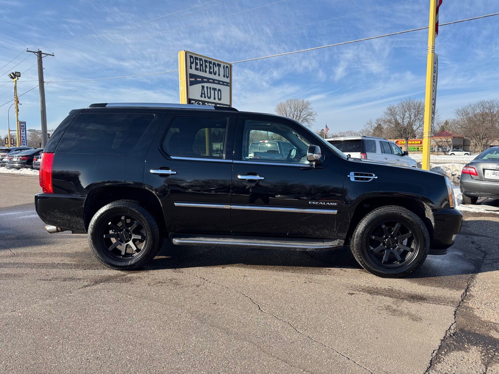 2011 Cadillac Escalade Image 3