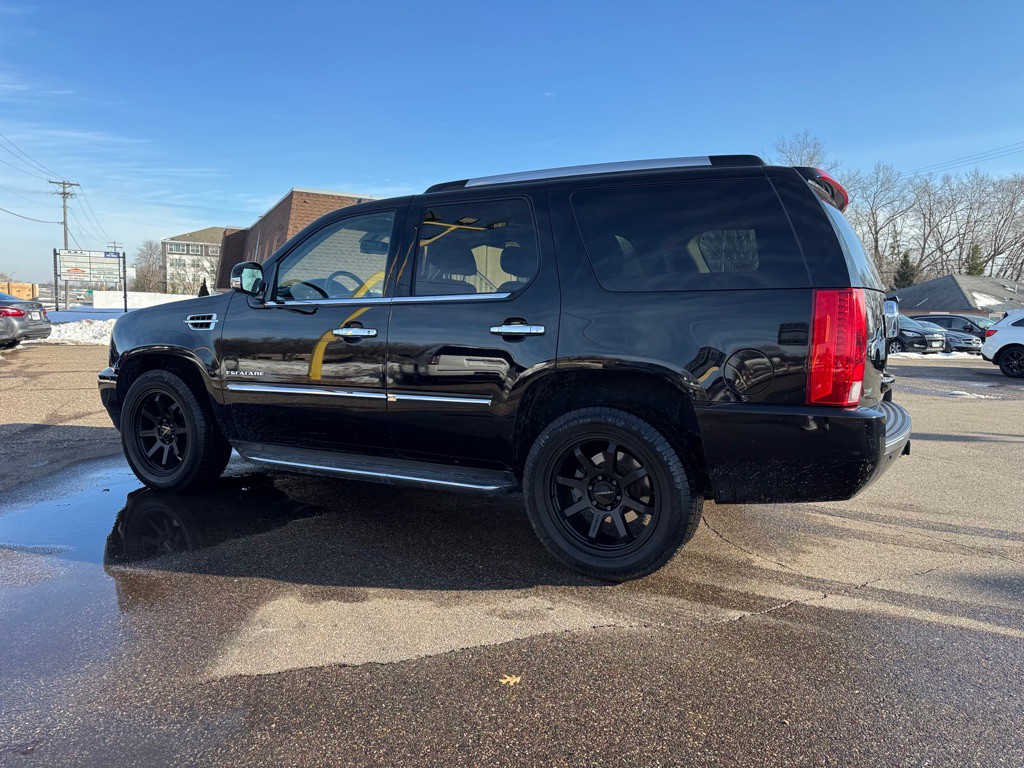 2011 Cadillac Escalade Image 8