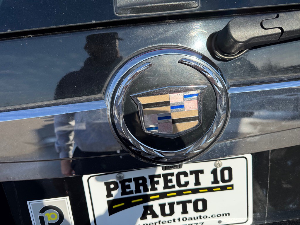 2011 Cadillac Escalade Image 13