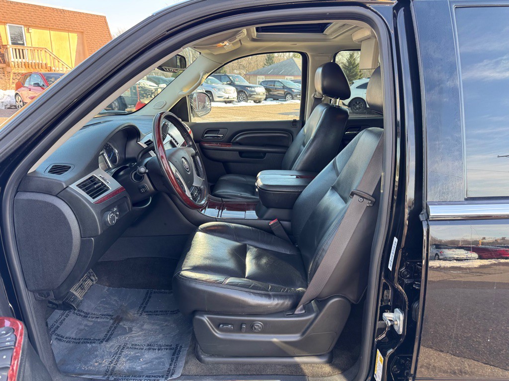 2011 Cadillac Escalade Image 15