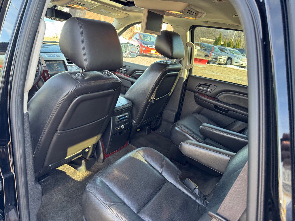 2011 Cadillac Escalade Image 20