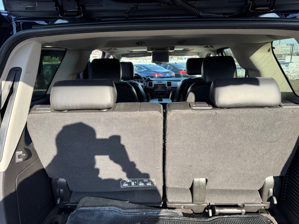 2011 Cadillac Escalade Image 22