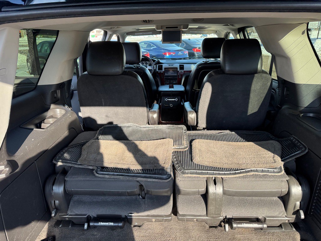 2011 Cadillac Escalade Image 23