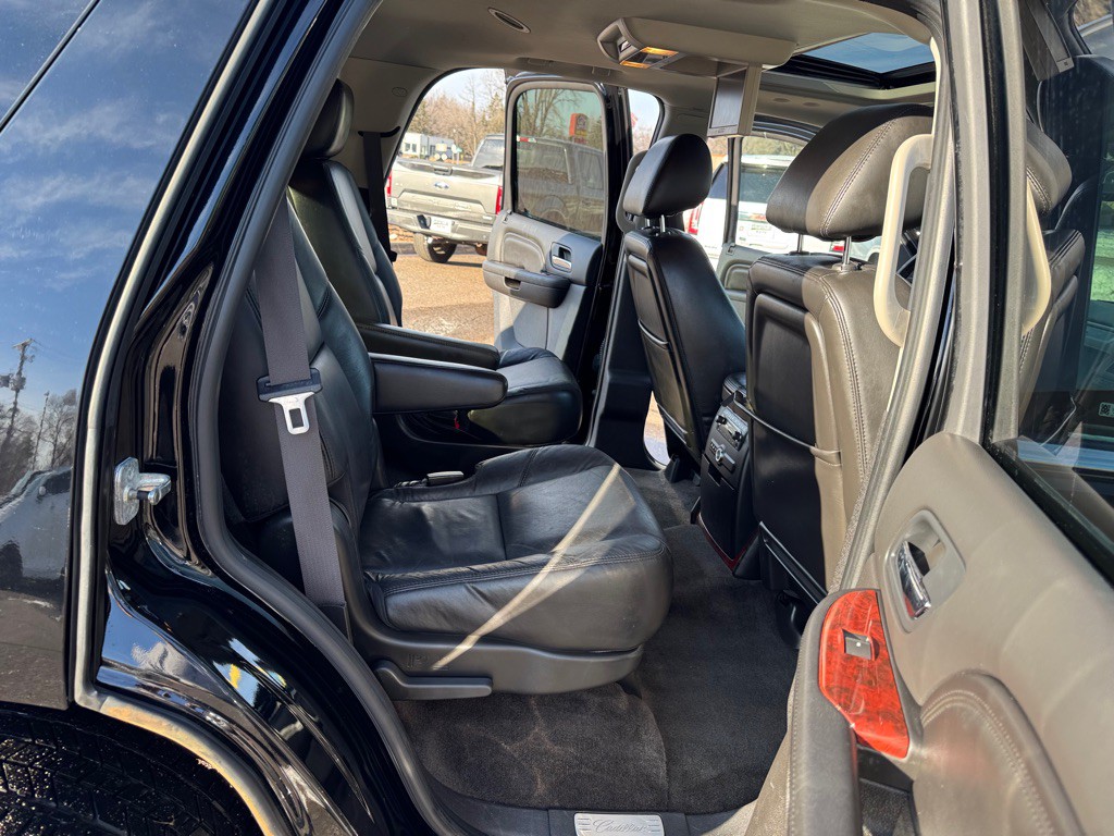 2011 Cadillac Escalade Image 26