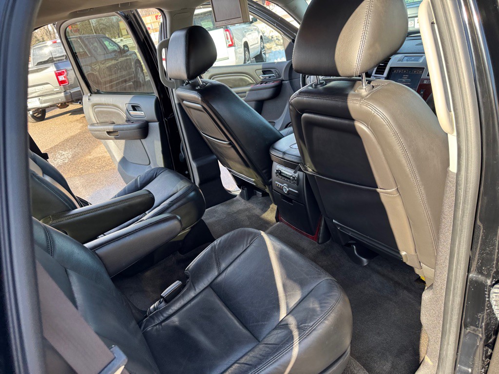 2011 Cadillac Escalade Image 27