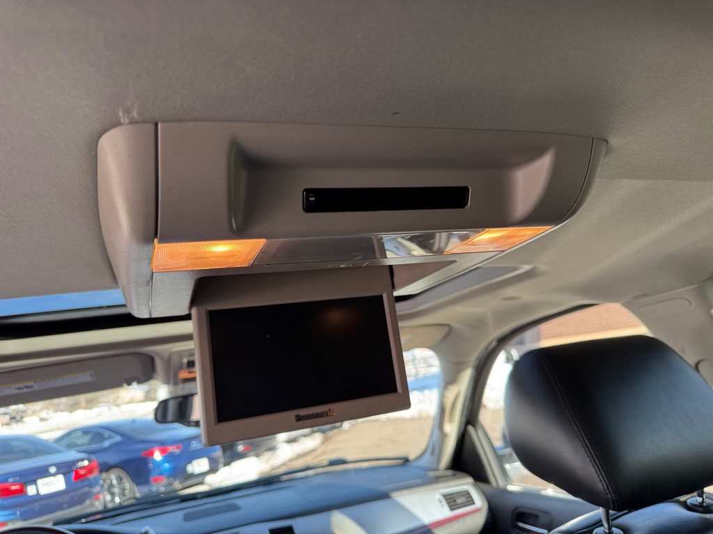 2011 Cadillac Escalade Image 33