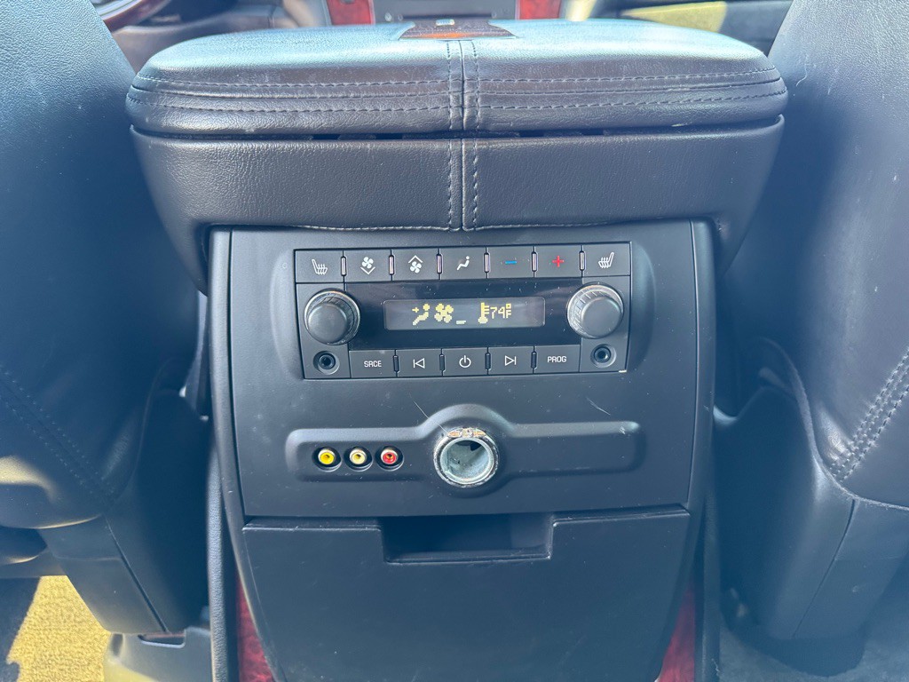 2011 Cadillac Escalade Image 34