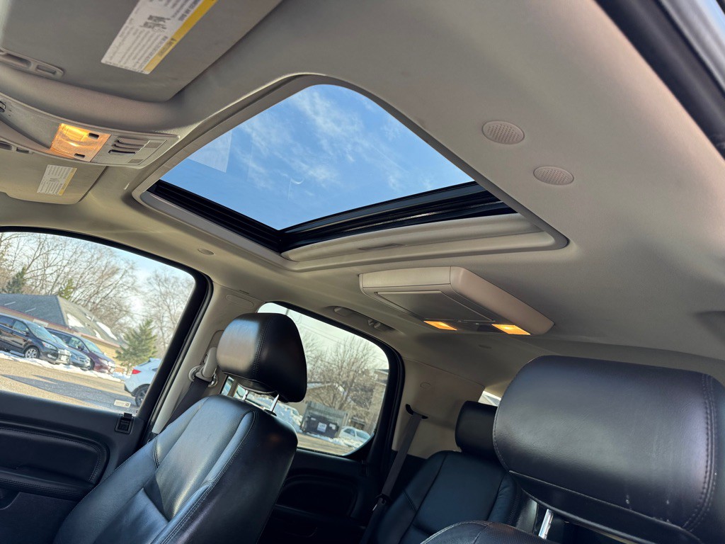 2011 Cadillac Escalade Image 37