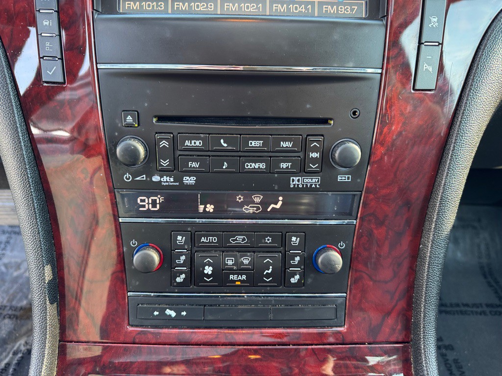 2011 Cadillac Escalade Image 38