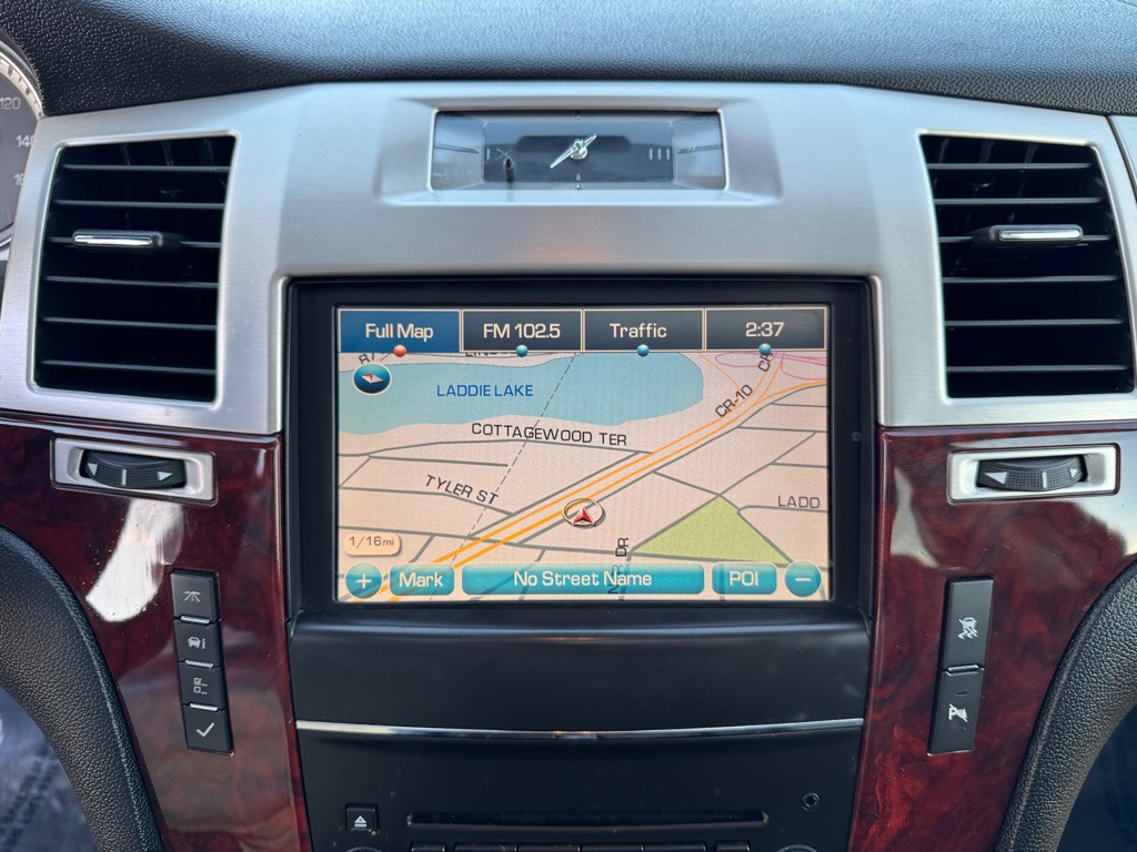 2011 Cadillac Escalade Image 40